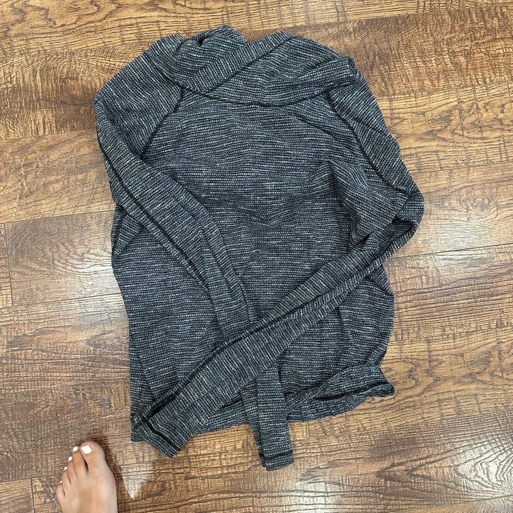 Lululemon Long Sleeve Pull Over